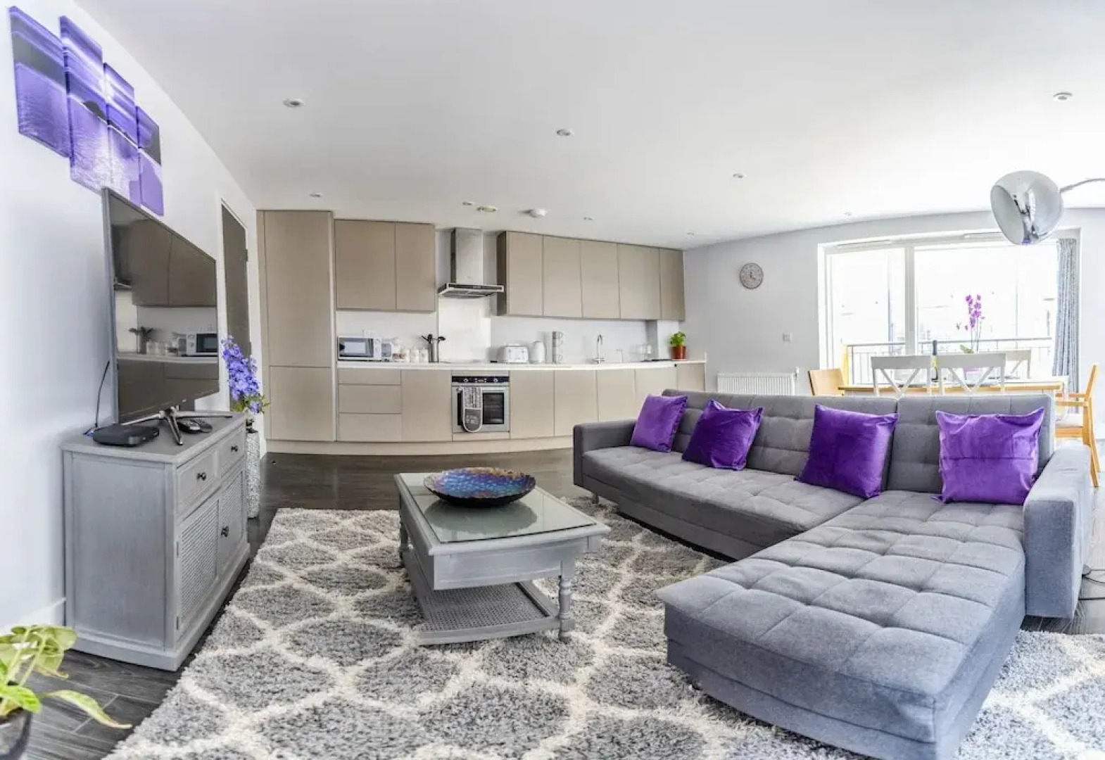 Luxury Bedford Riverside Apartment