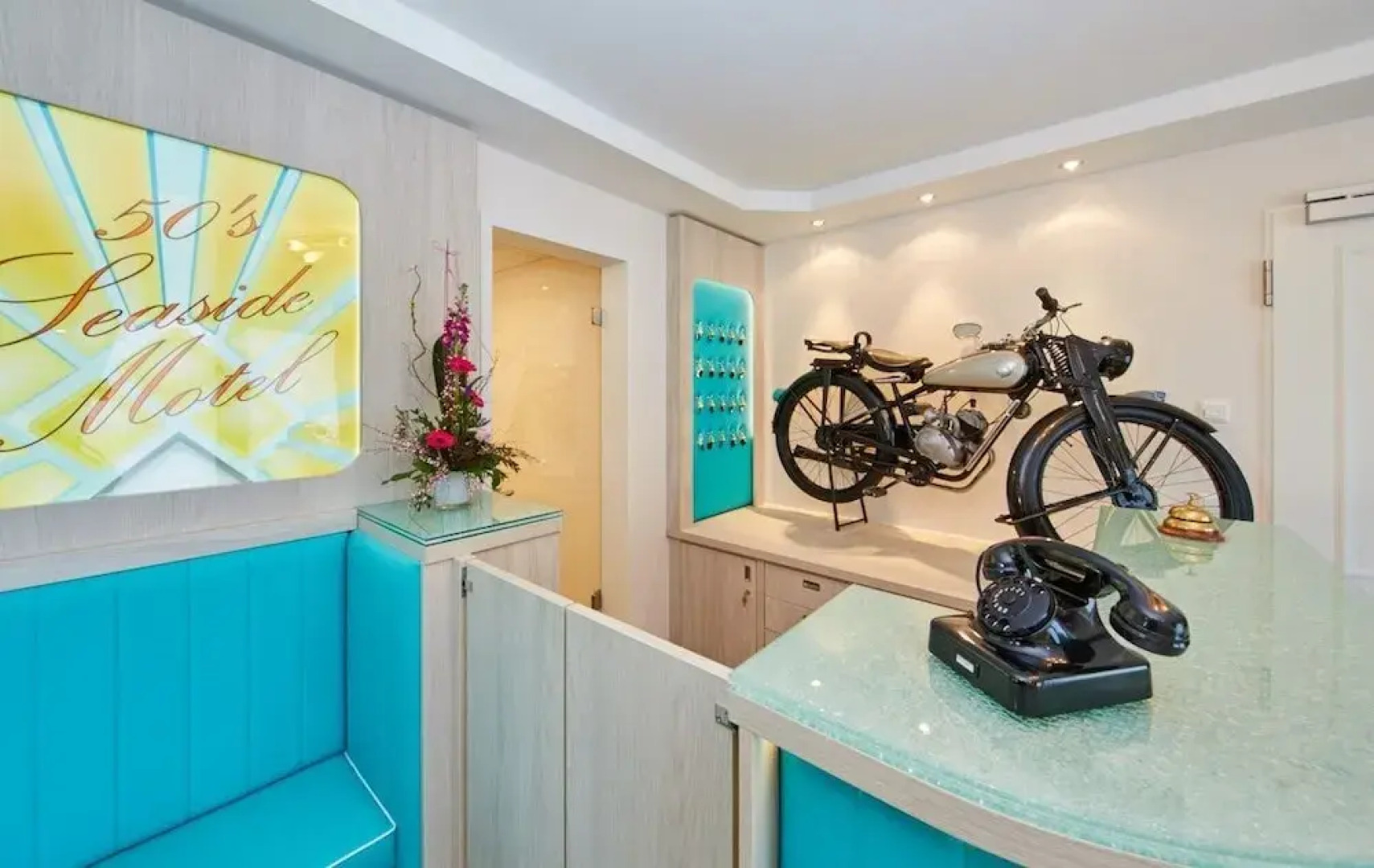 Bernstein 50'S Seaside Motel