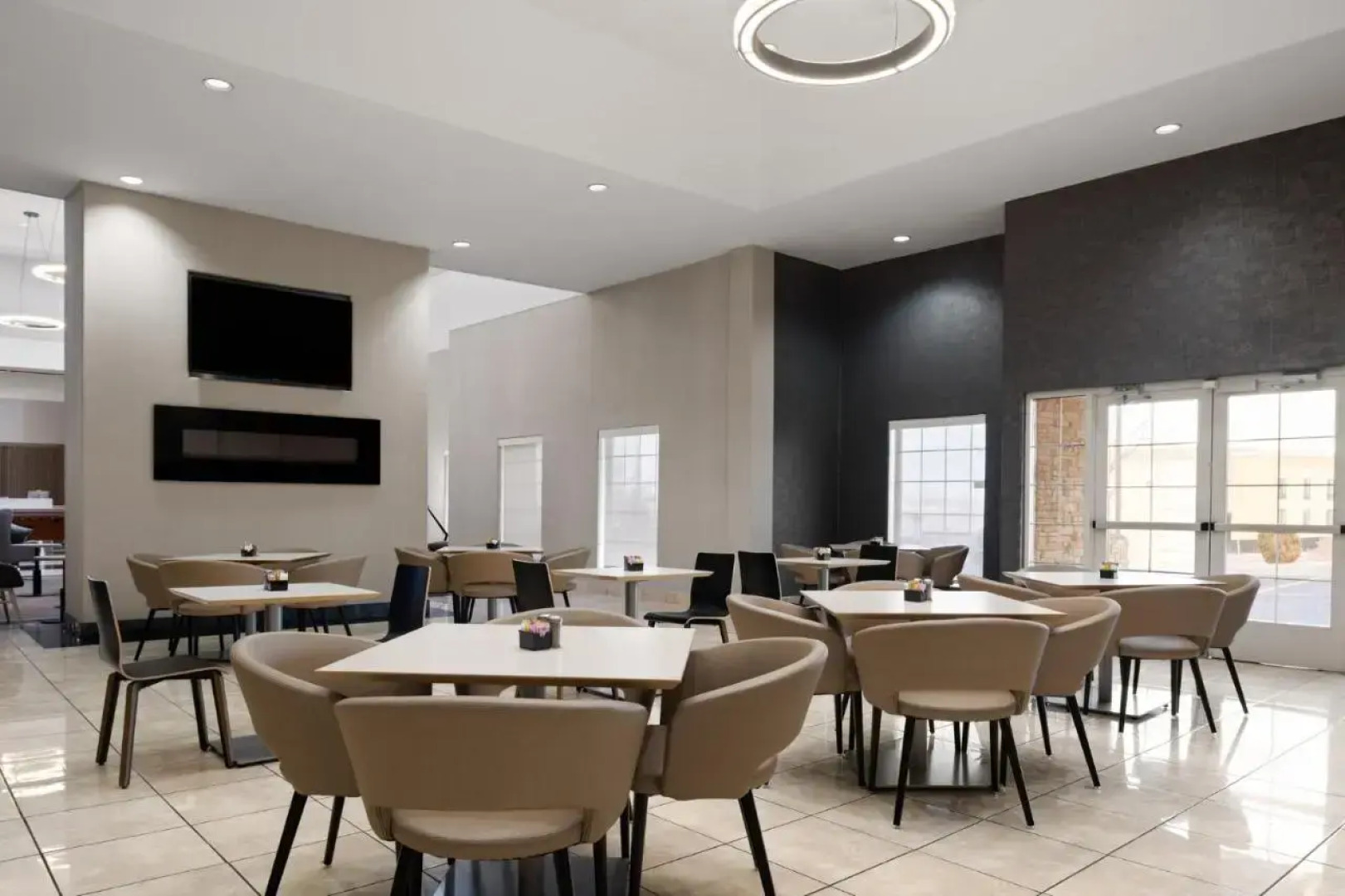 Holiday Inn Hotel & Suites Albuquerque Airport