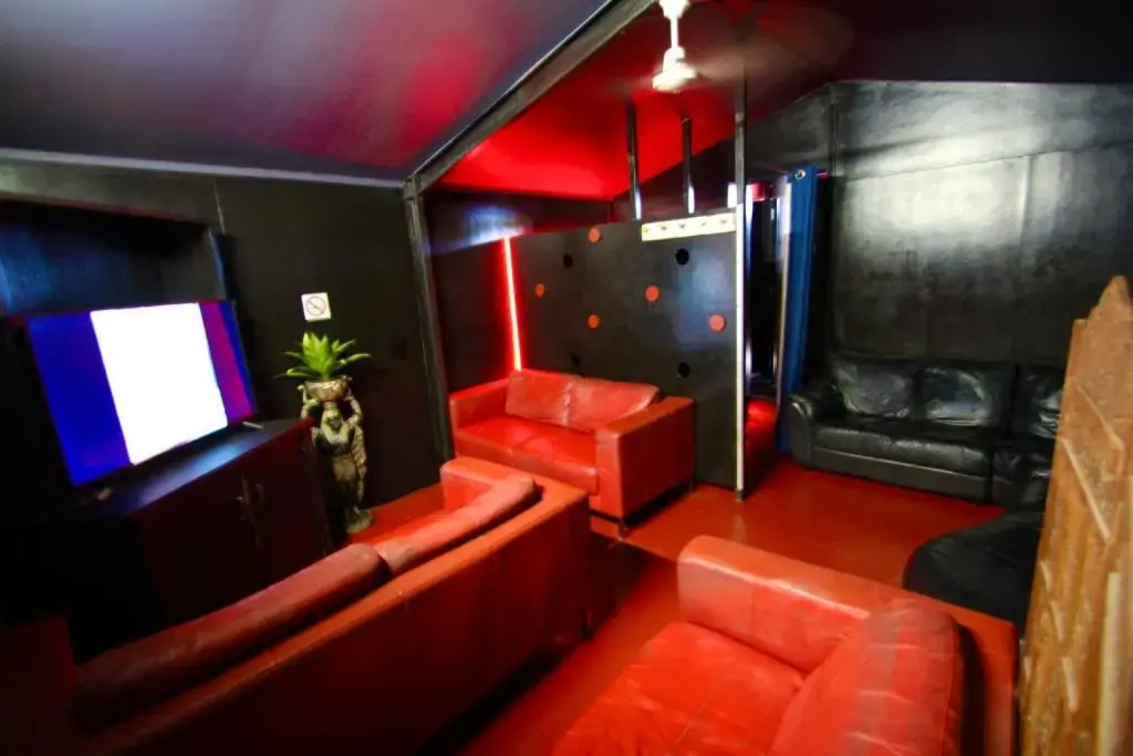 Hideaway Noosa Men Only Beach Resort