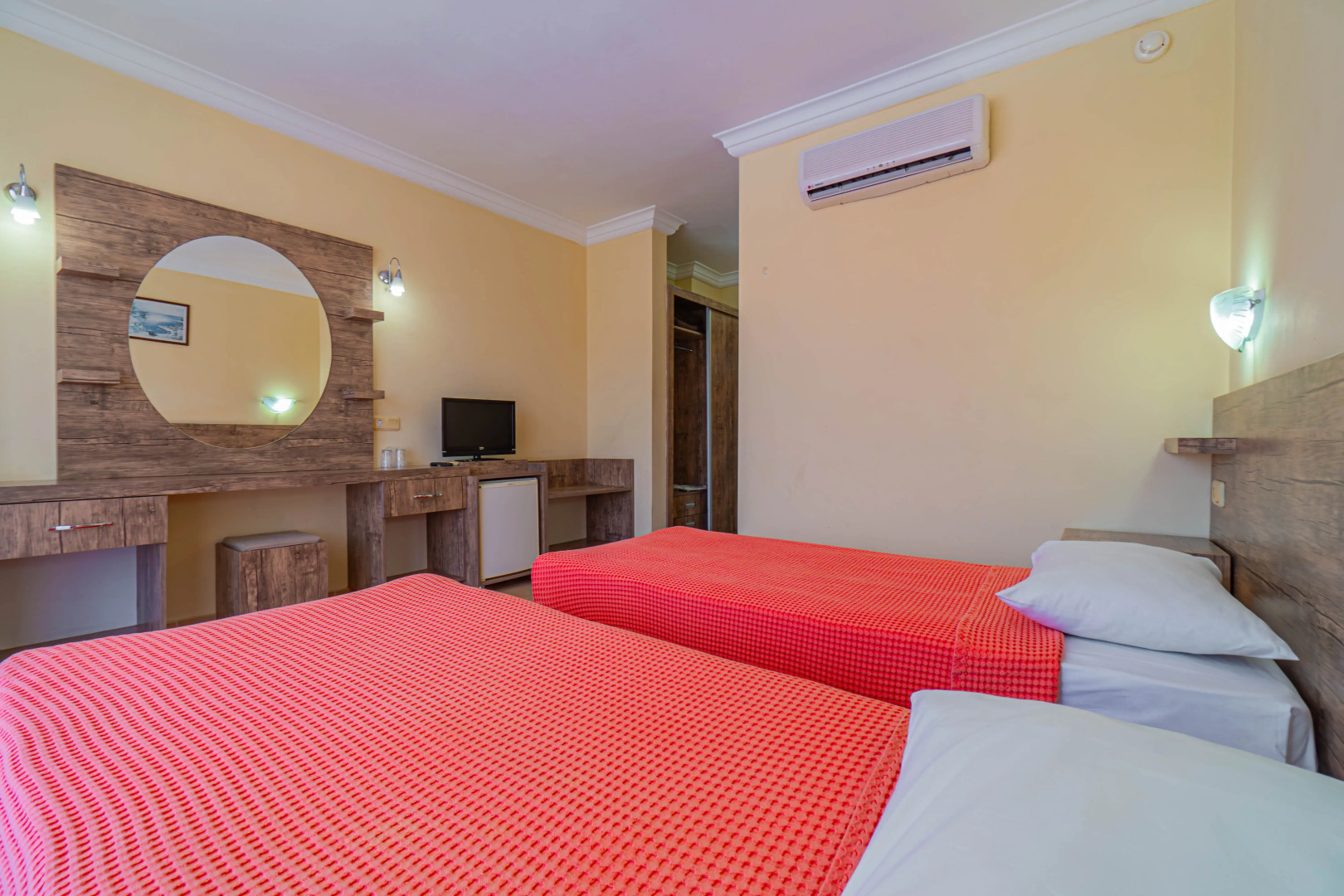 Sayanora Hotel & Park