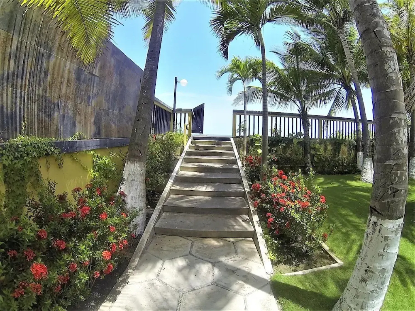 Beach House LM004