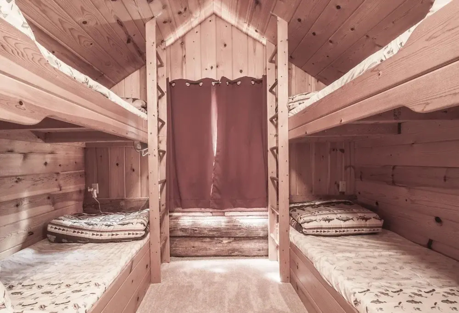 Whispering Winds Apartment 3 NW Comfy Cabins