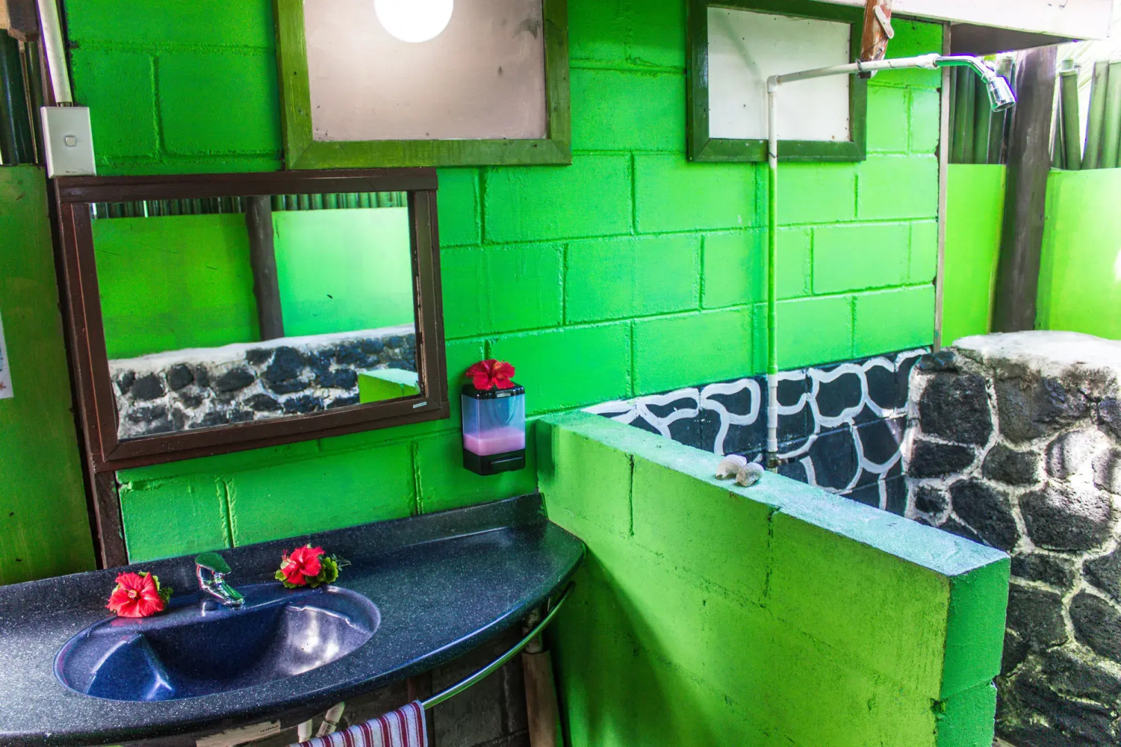 Va-i-moana Seaside Lodge