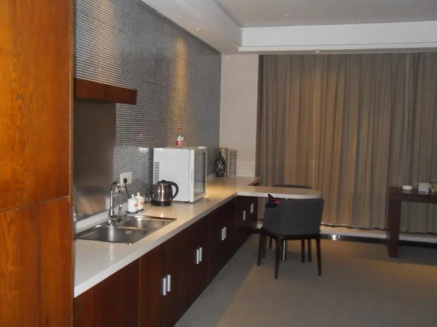 Yancheng Youth Club and Reading Hotel