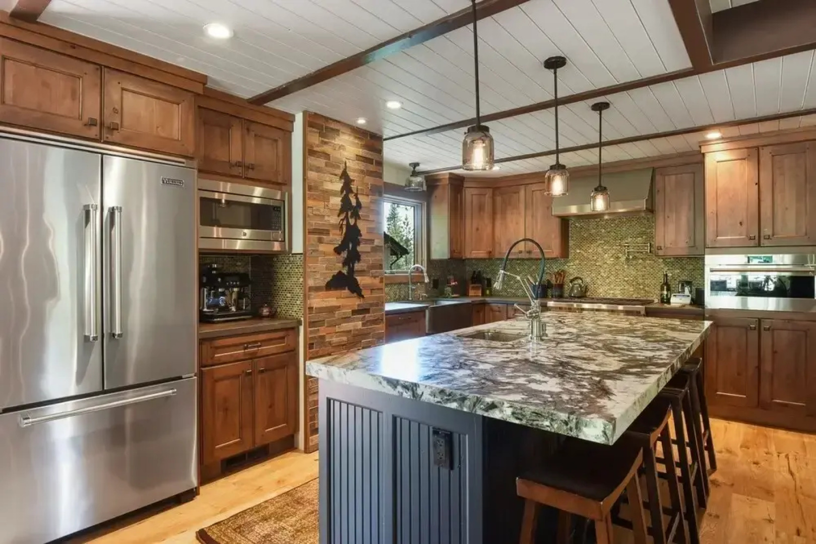 Canterbury Luxury Chalet - Hot Tub, Backs To Forest 3 Bedroom Home by Redawning