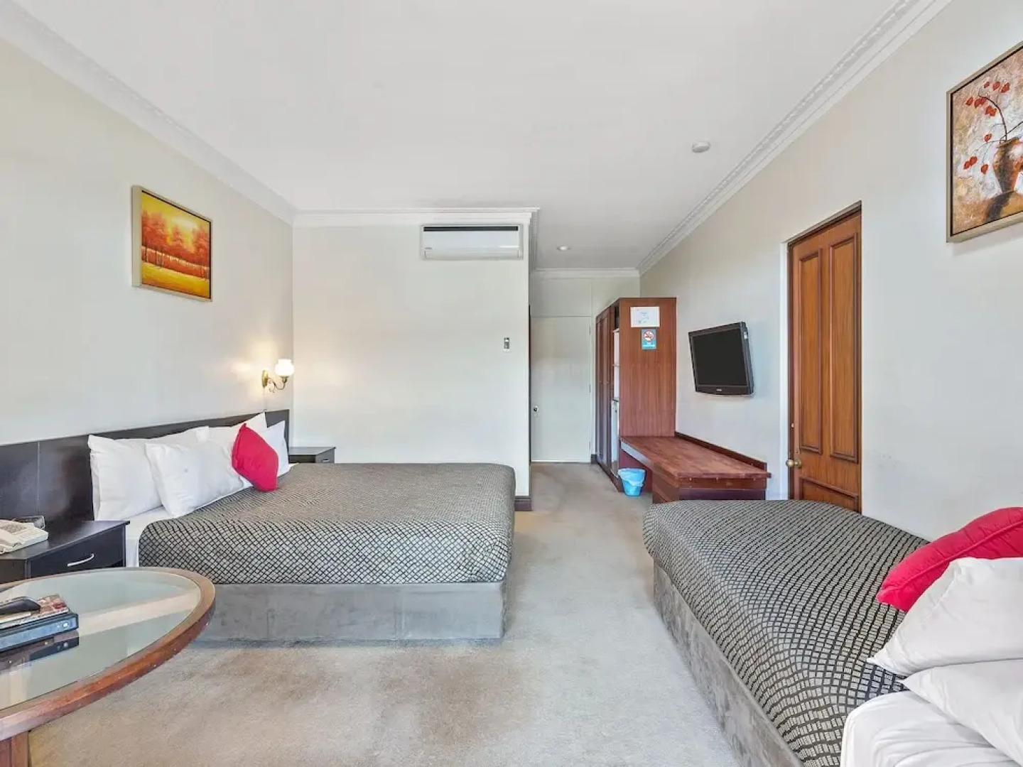 Heritage Country Motel