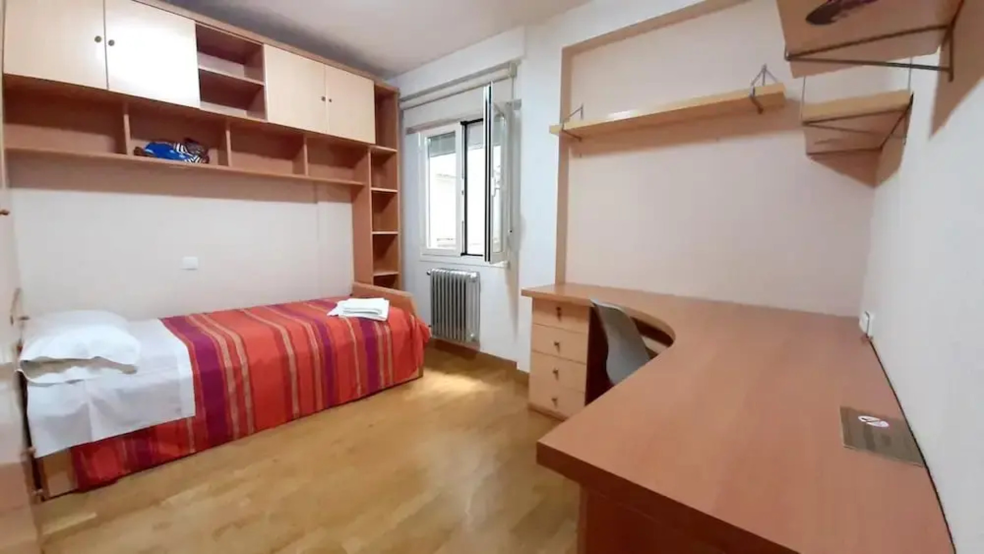 Apartment With 4 Bedrooms in Soria