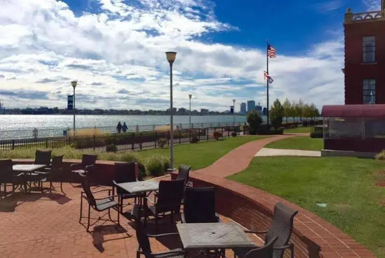 Roberts Riverwalk Hotel Detroit