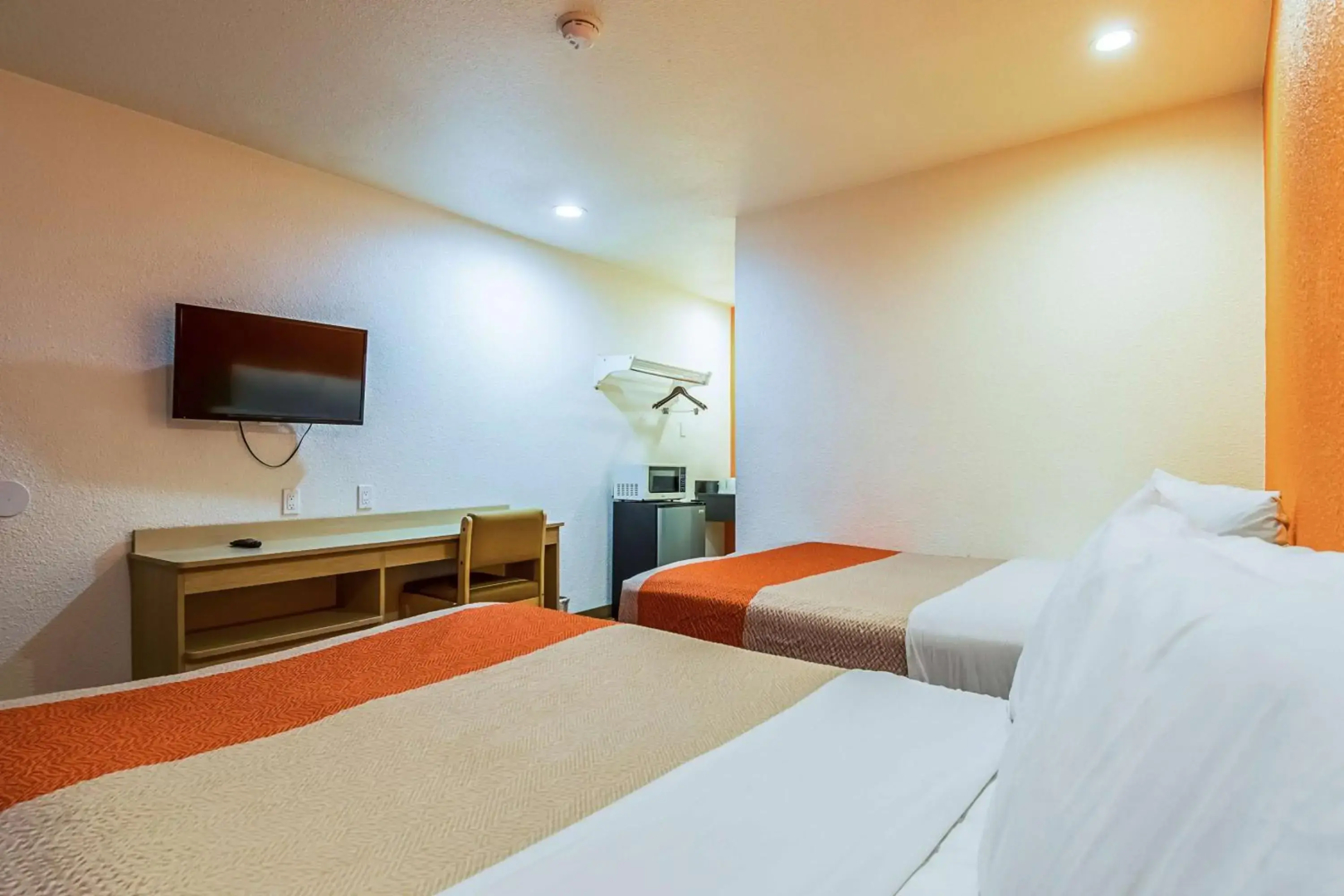 Motel 6 Bakersfield, CA - Airport