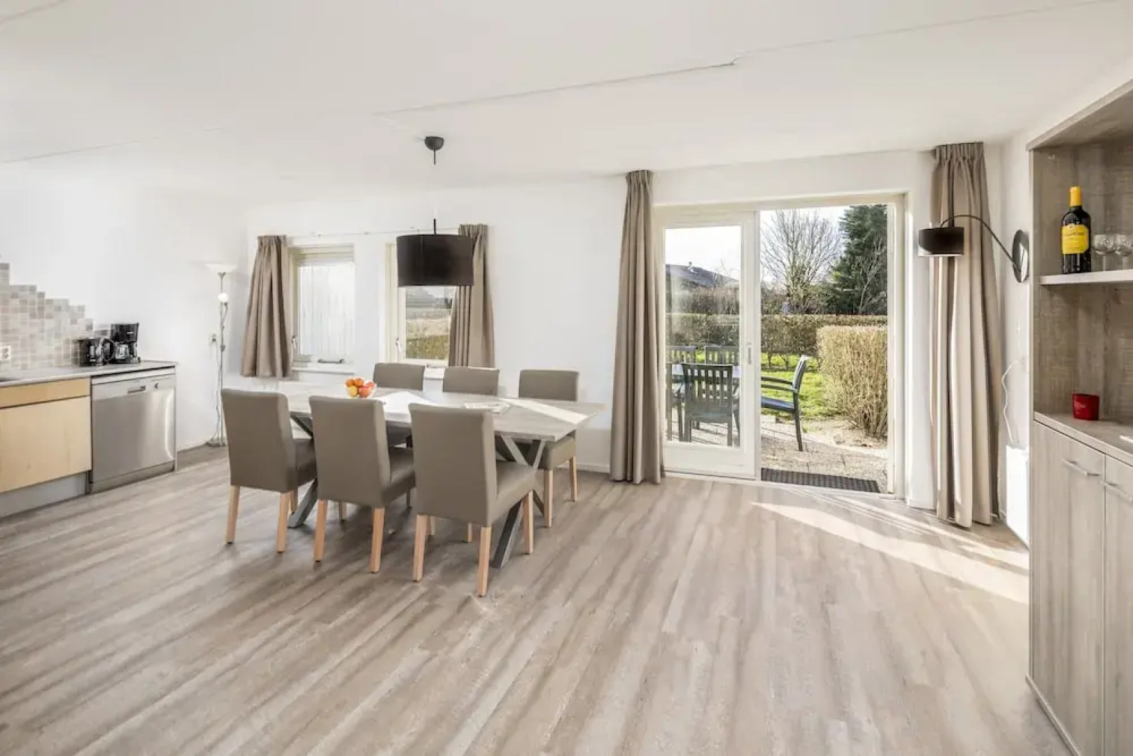 Restyled Bungalow With 2 Bathrooms, Near the Beach