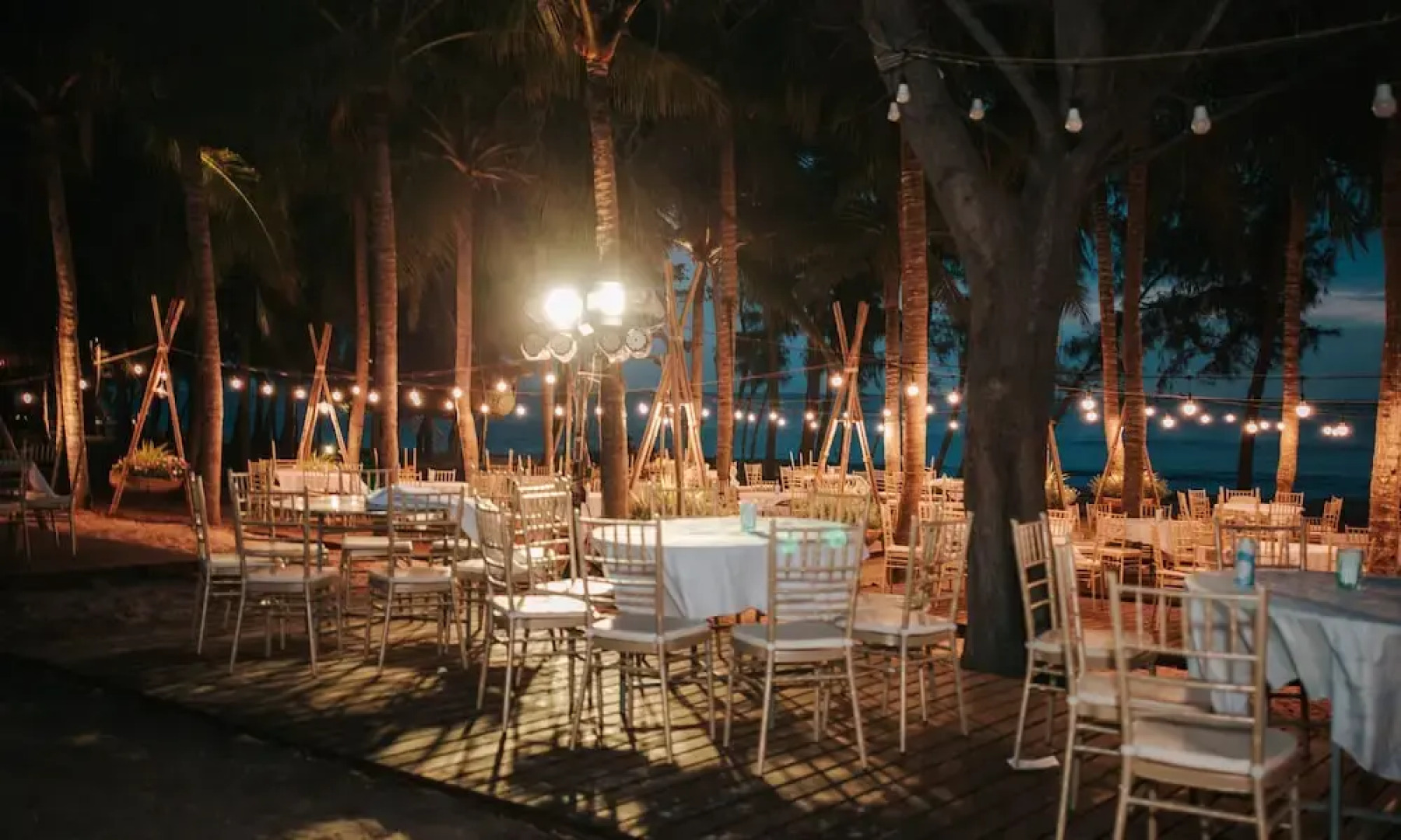 Hola Beach-Beach Club & Eco Glamping Resort