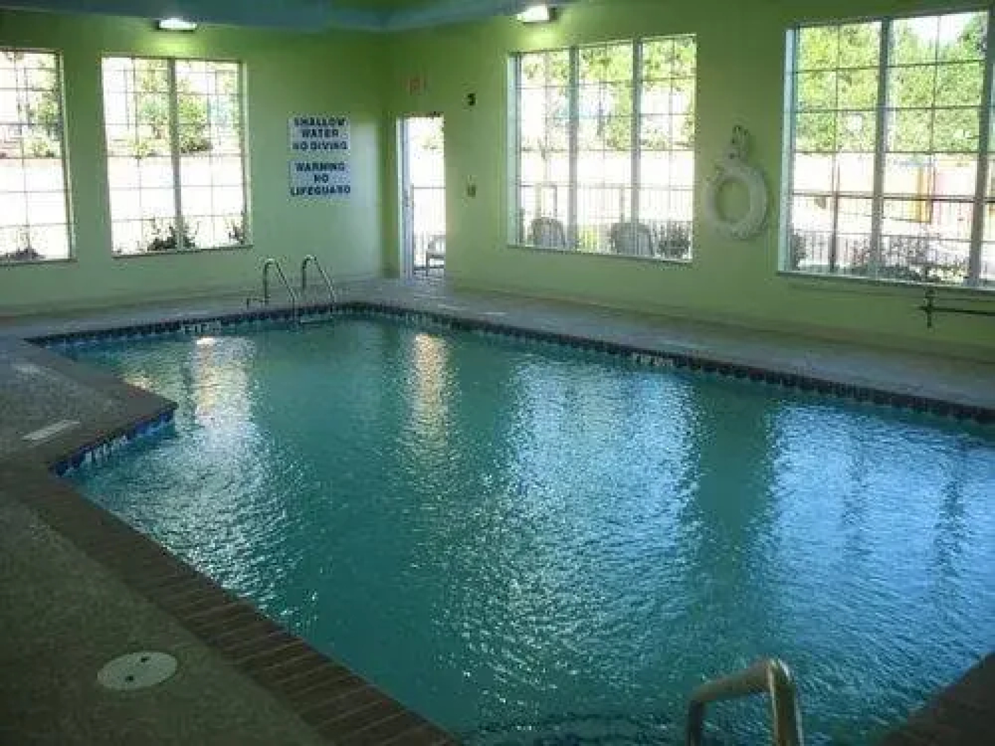 First Inn Suites