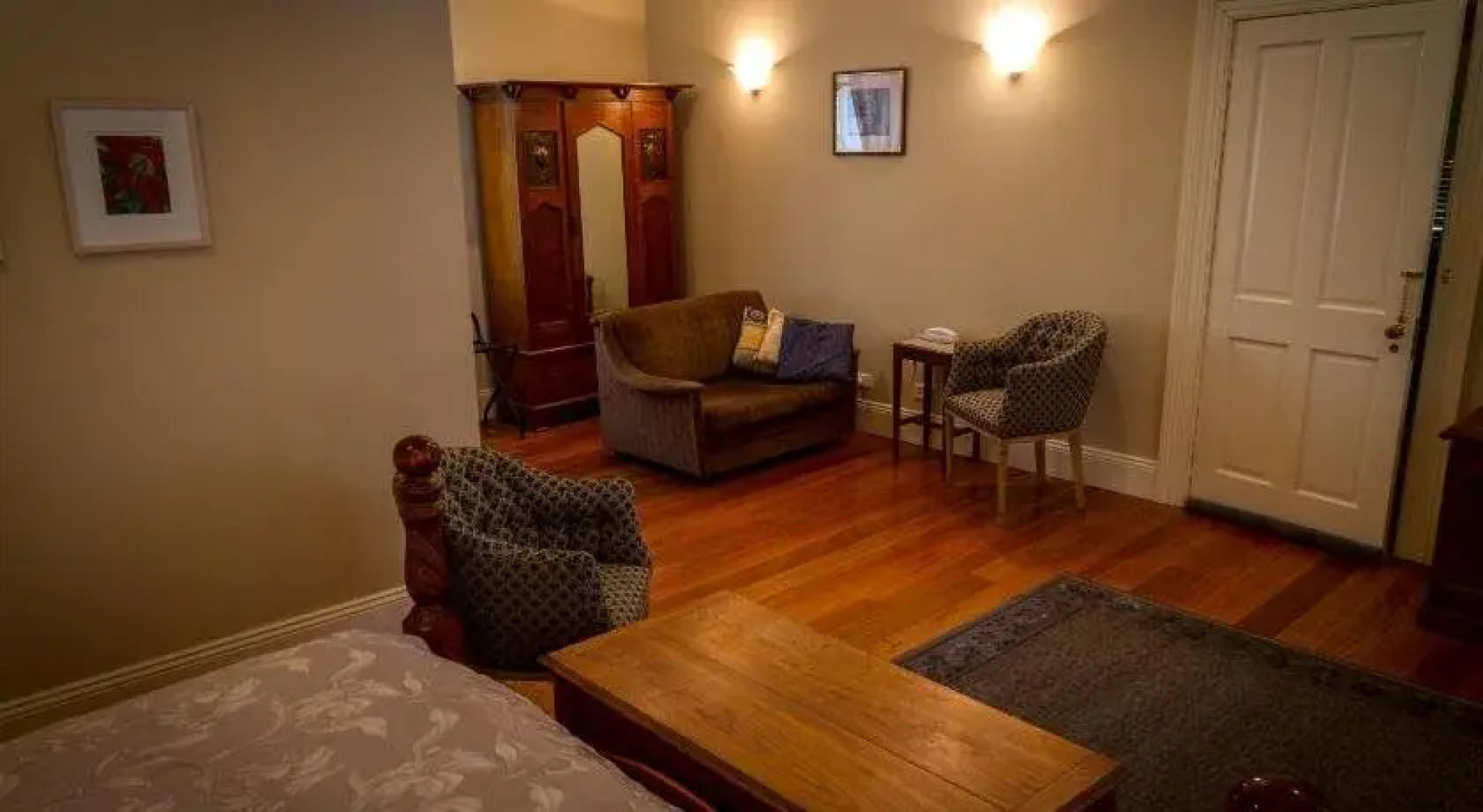 Tizzana Winery Bed & Breakfast