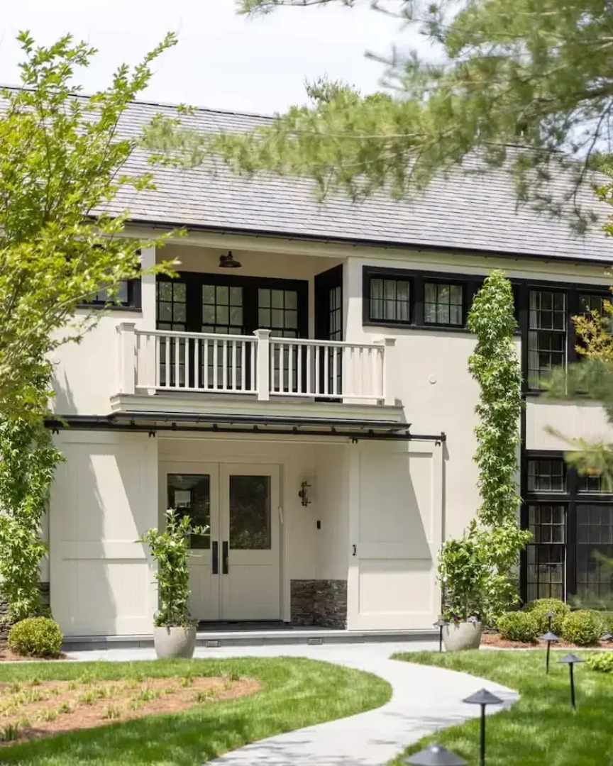 Luxurious 8 Bedroom Retreat With Pool East Hampton