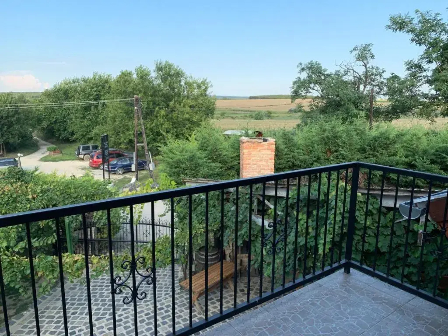 Buzál-Mórocza Pincészet és Szálláshely