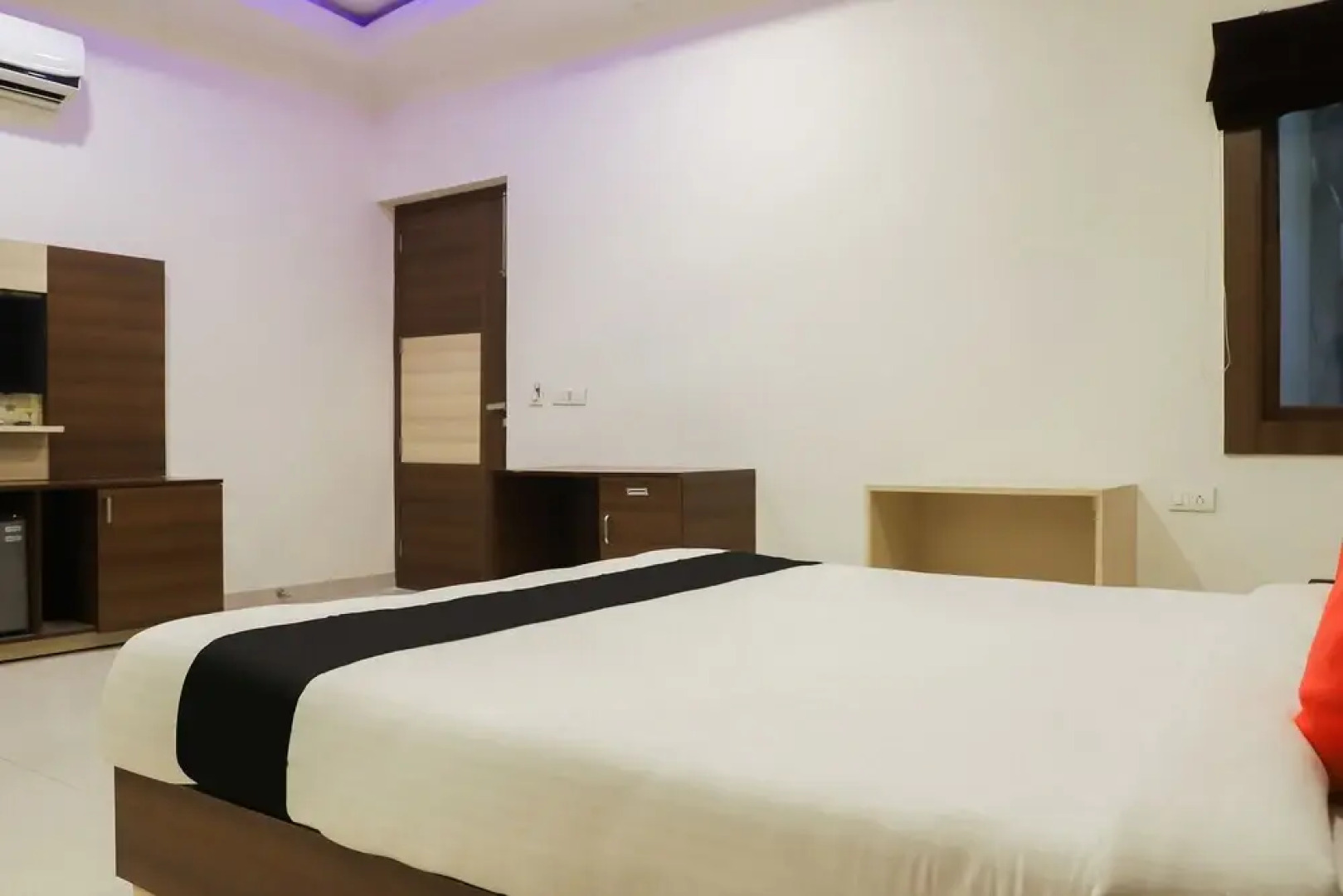 Capital O 48812 Kunwer Palace