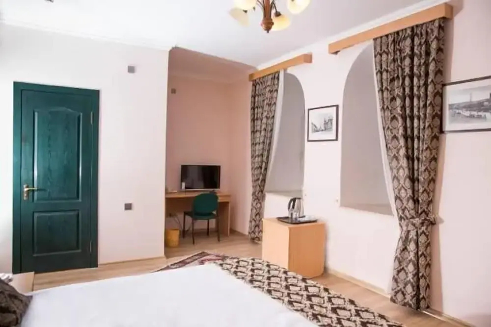 Отель City Walls