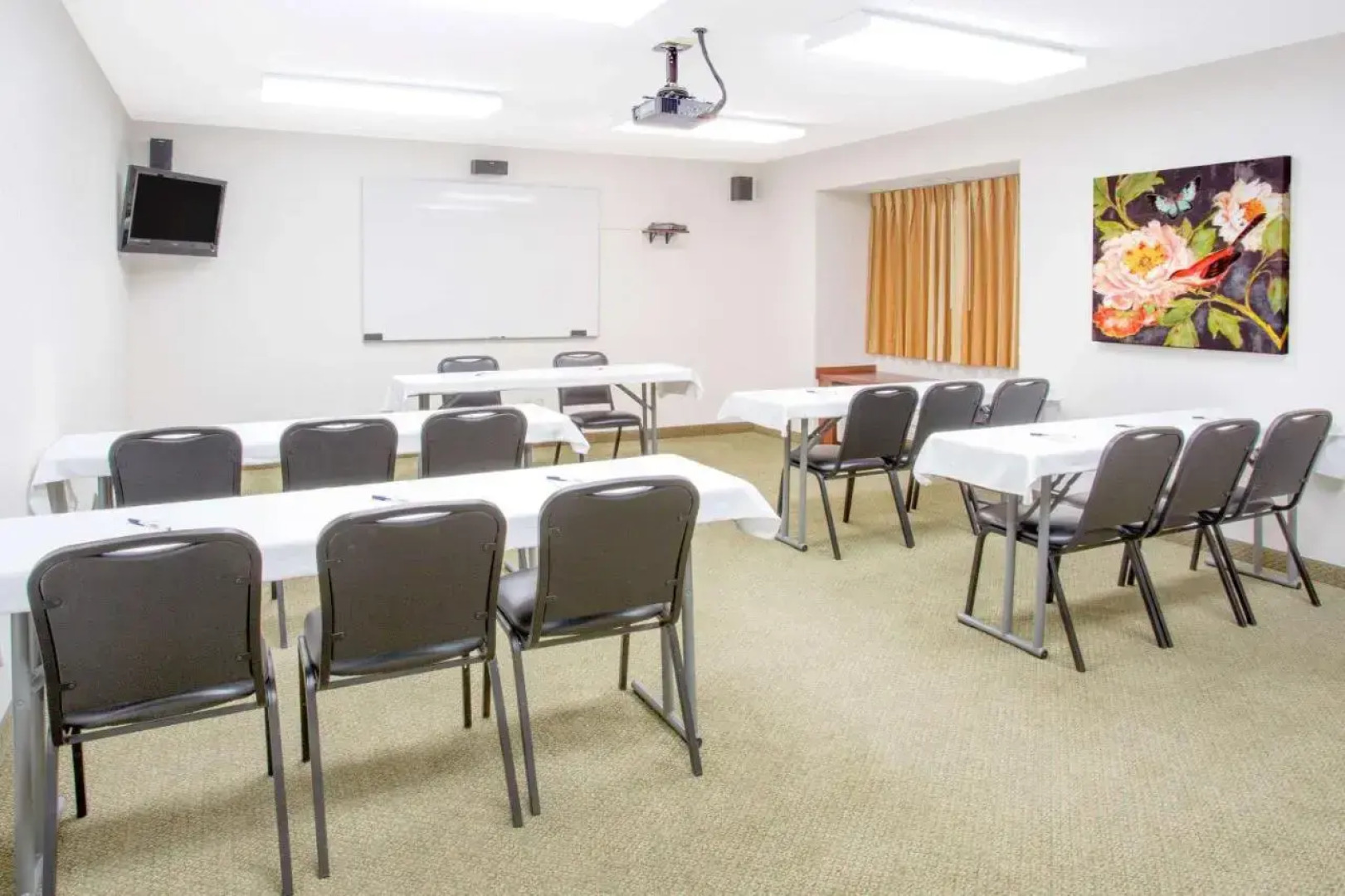 Microtel Gassaway Sutton