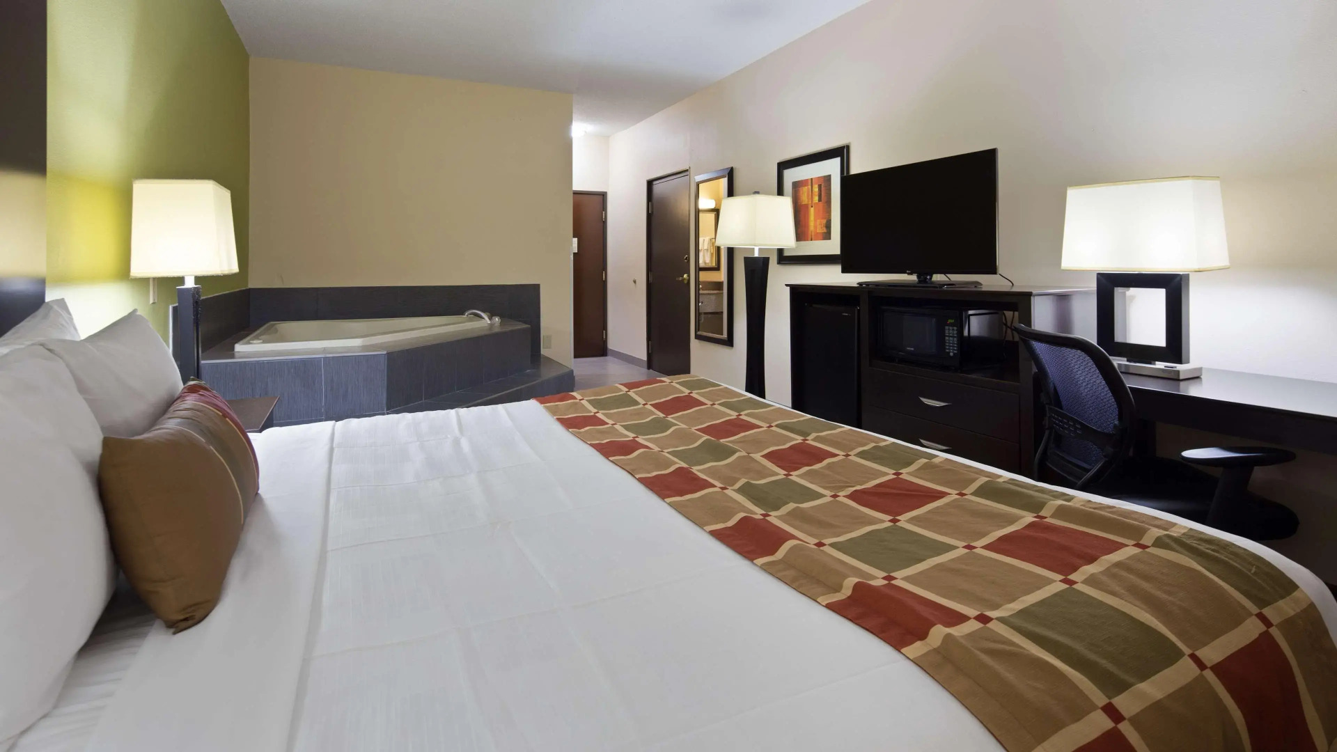 Best Western Plus Huntersville Inn & Suites Near Lake Norman