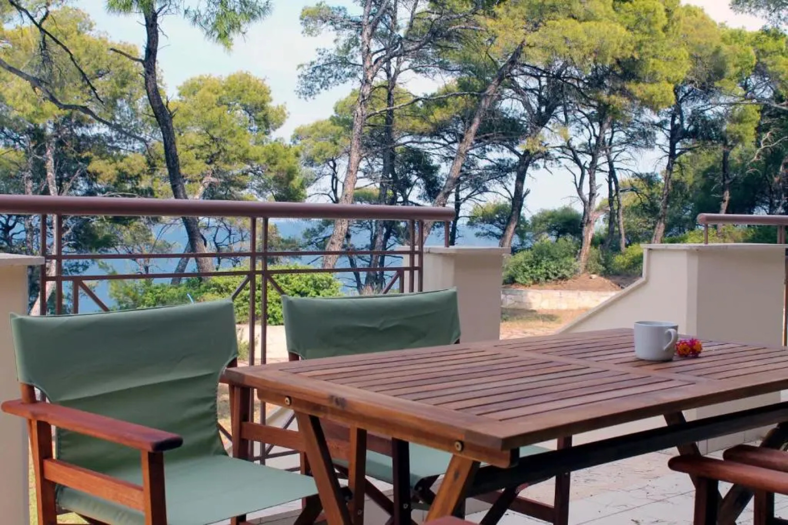 4 bedroom villa with pool and garden