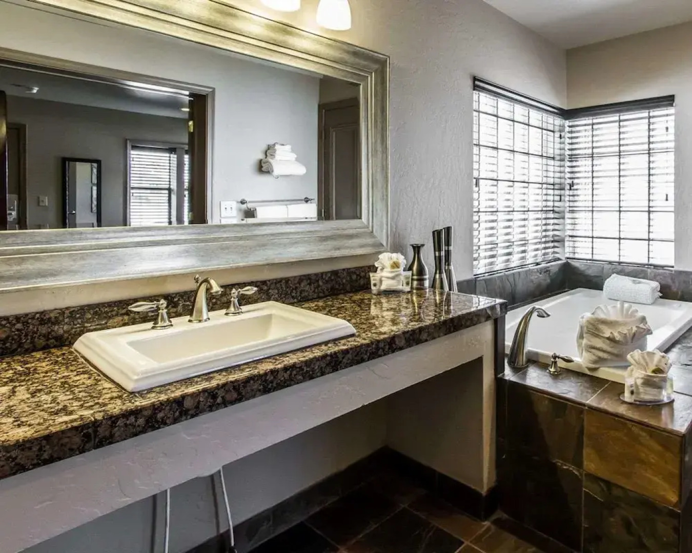 Rodeway Inn & Suites Downtowner-Rte 66