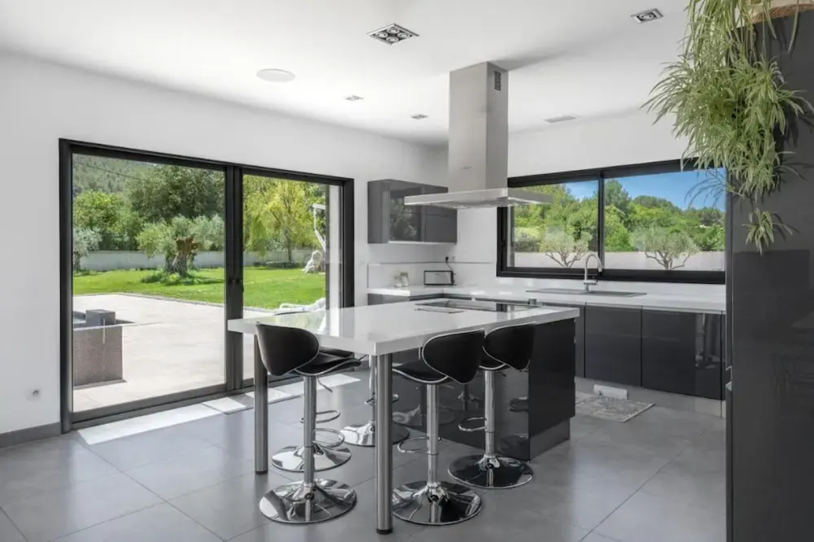 Villa With Heated Swimming Pool spa gym and Cinema