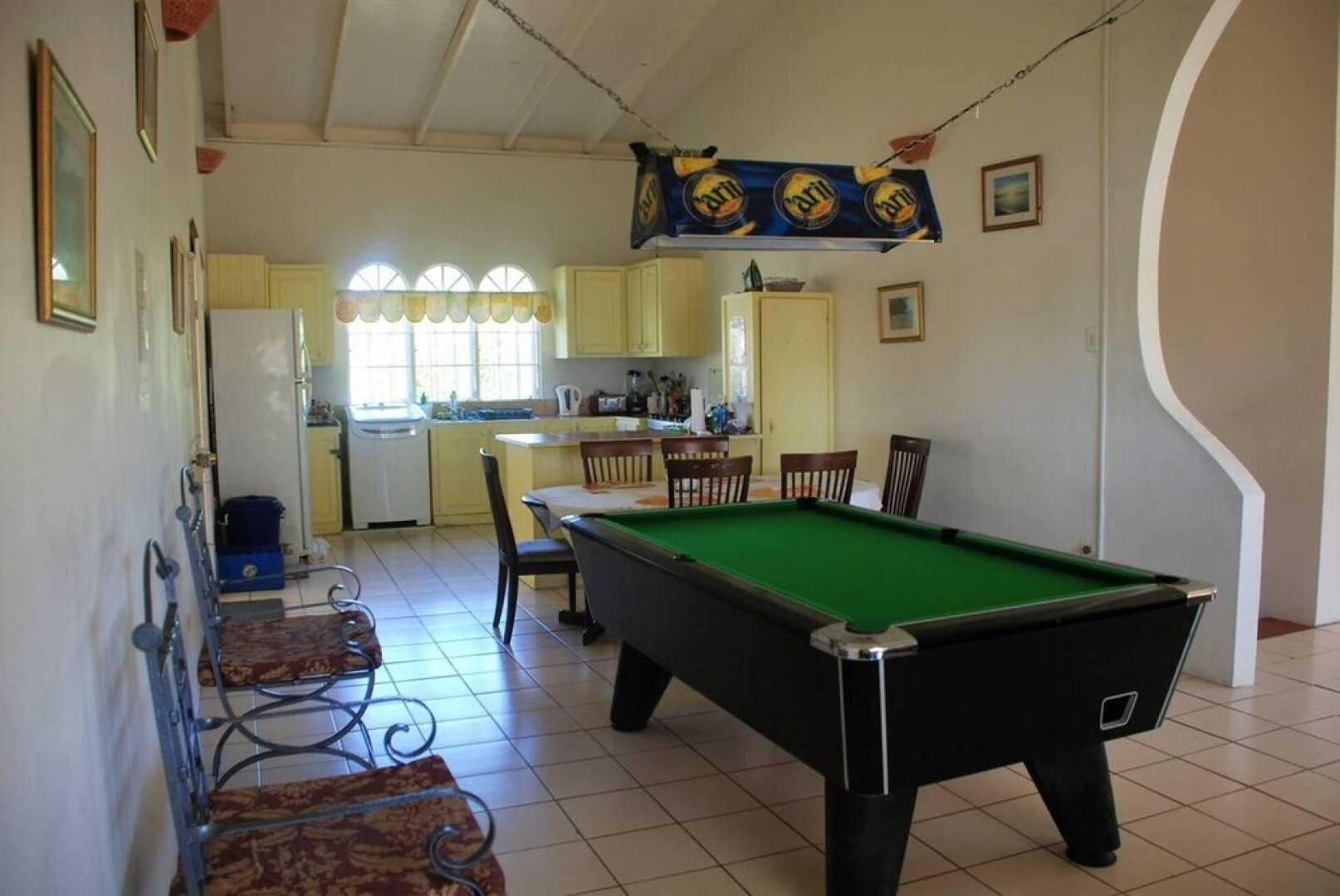 4-bed With En-suite Bathrooms Villa in Bethel