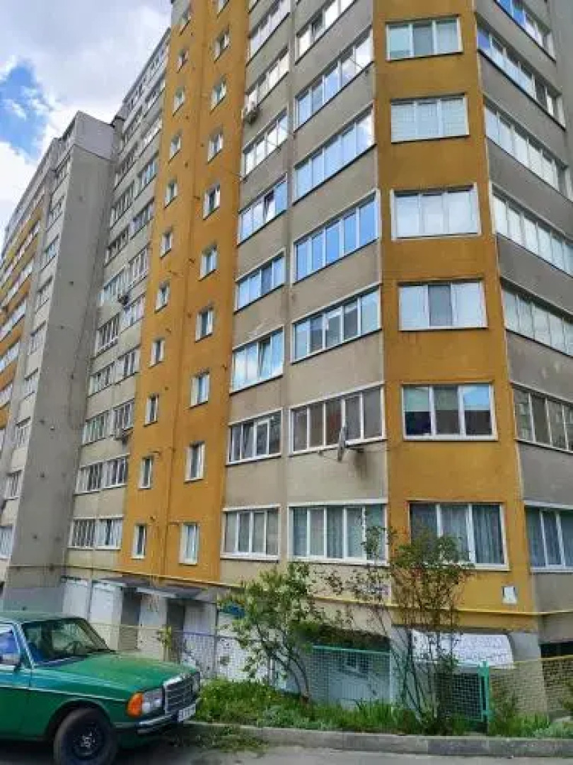 Apartment on Peremohy Street 8
