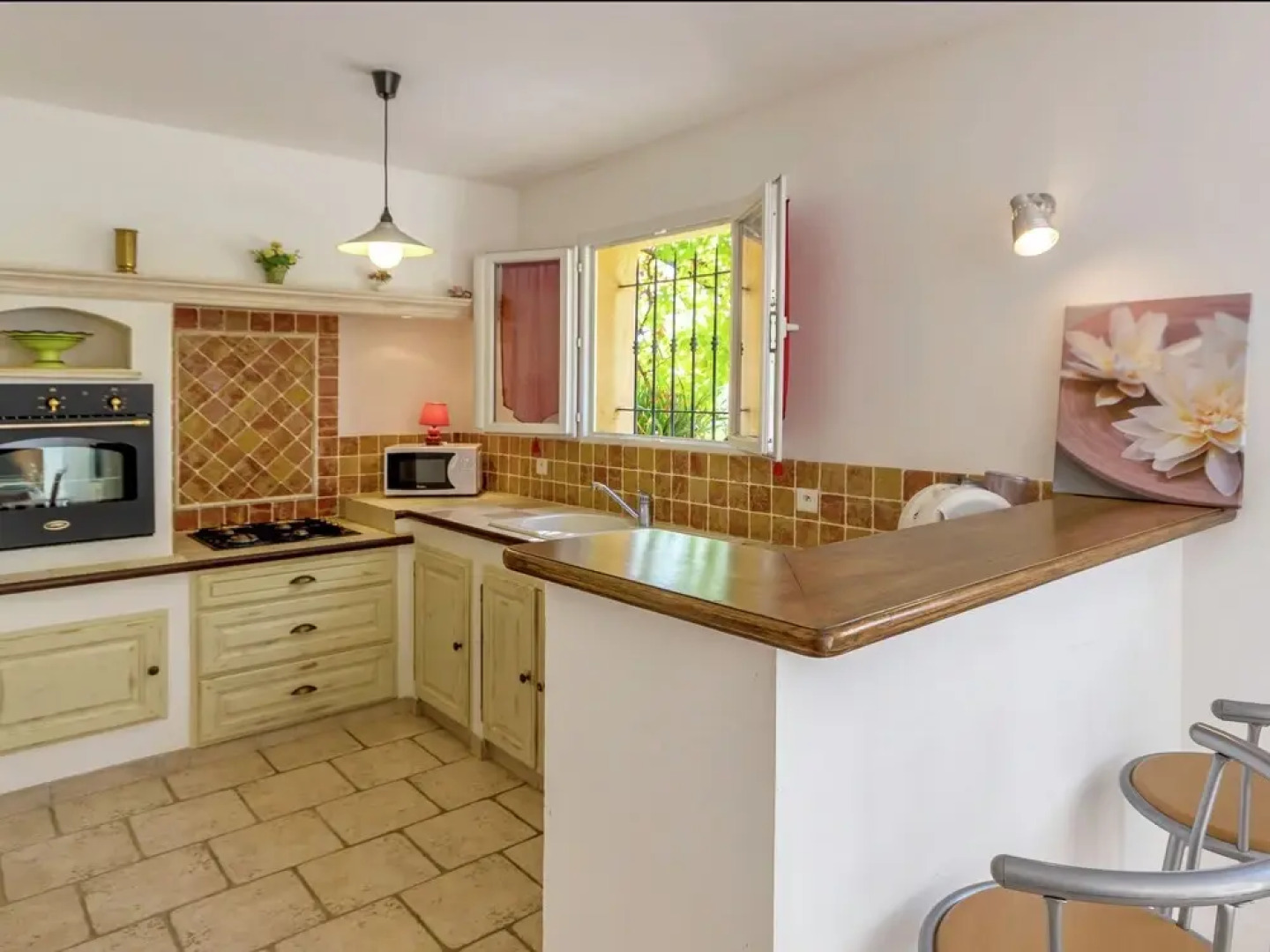 Detached Holiday Home Near the Truffle Capital of Aups, With a Shared Swimming Pool