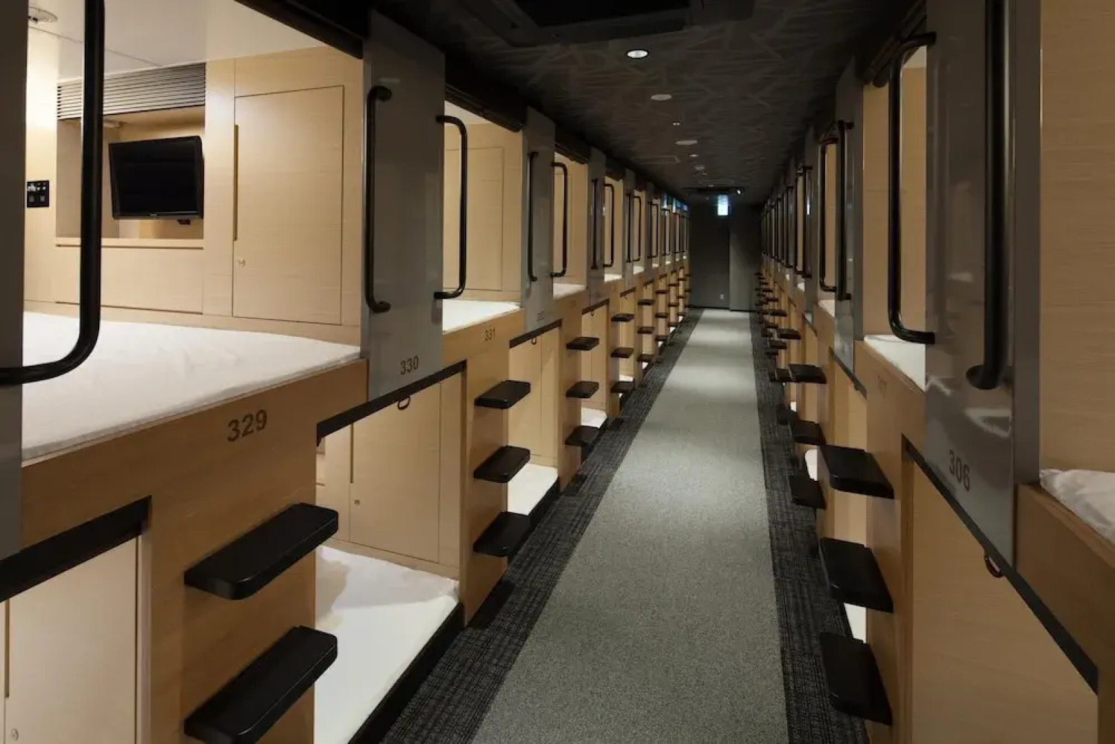 Y's Cabin Yokohama Kannai