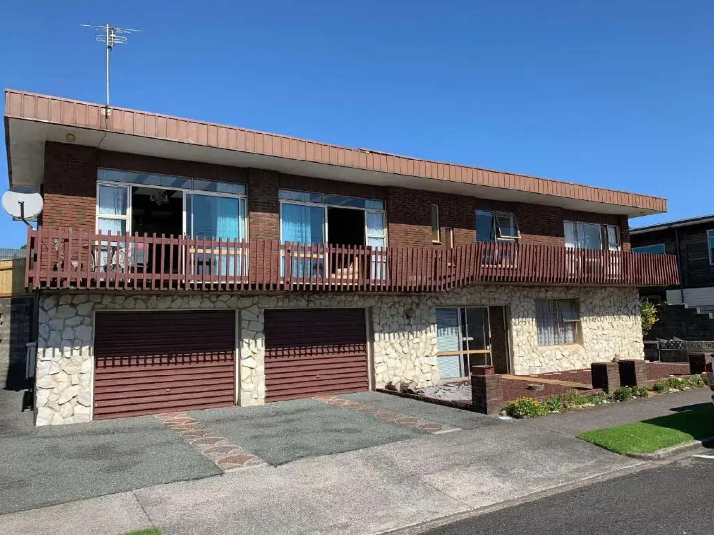 BLAST ON HINE with Swimming Pool