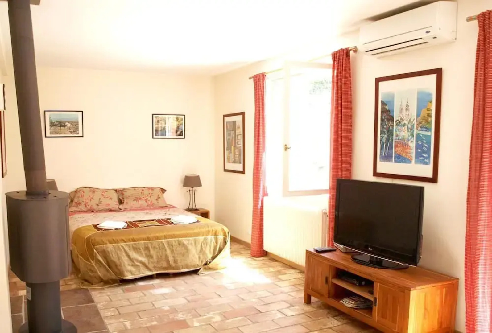 Studio in Cagnes-sur-mer, With Pool Access, Enclosed Garden and Wifi -
