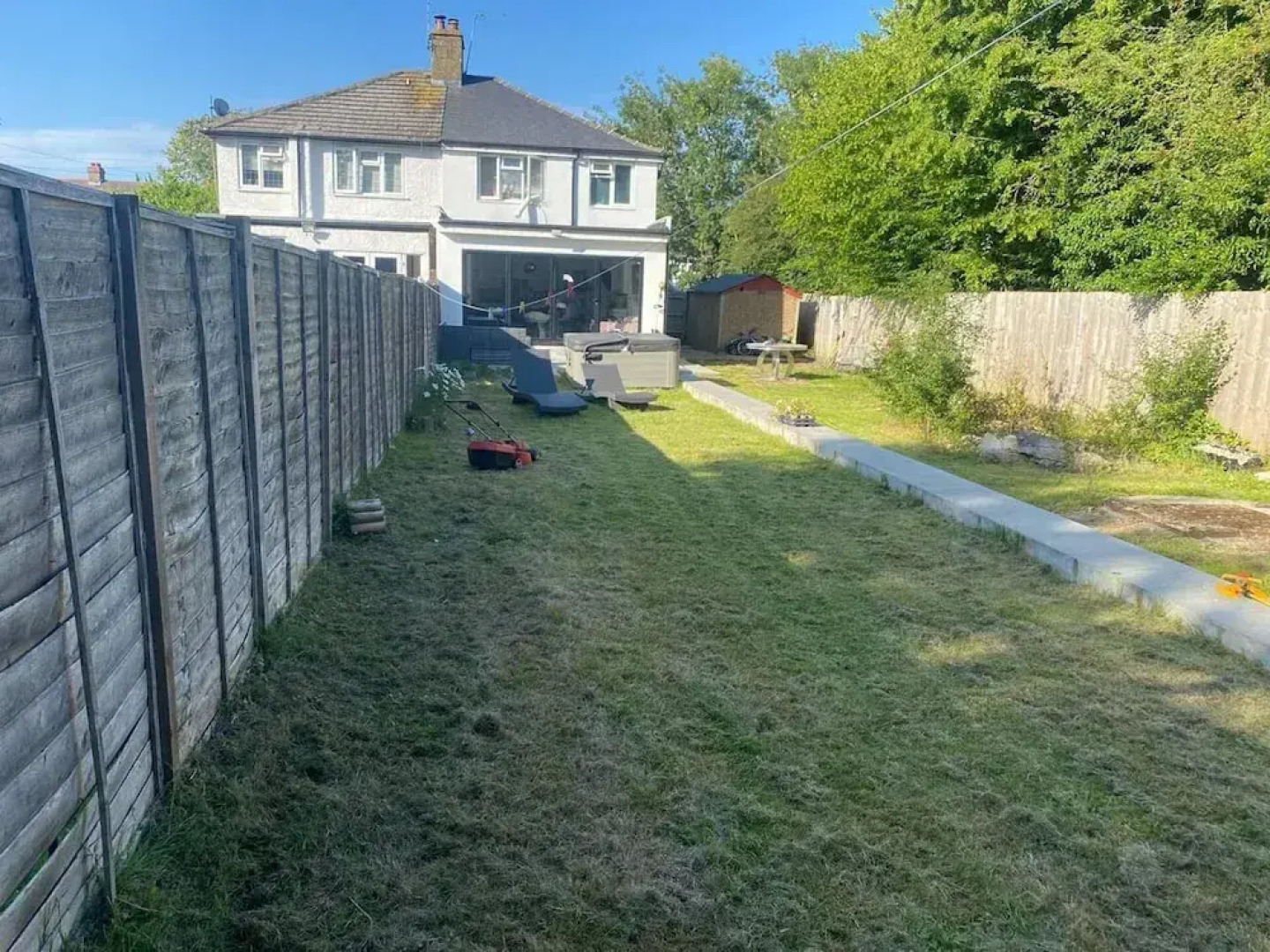 Lovely 3-bed House in Potters Bar Jacuzzi & 75inch