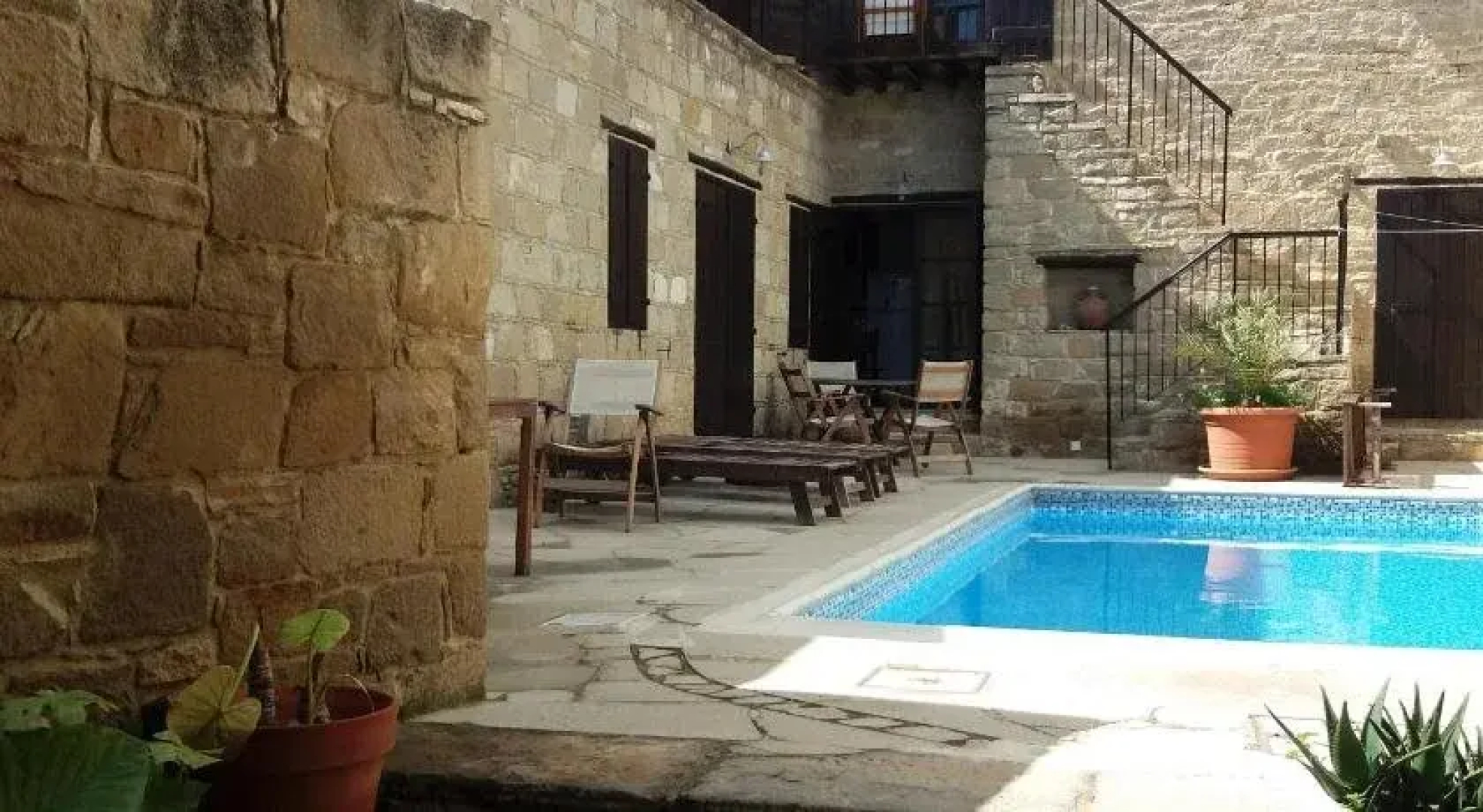 Vrakas House