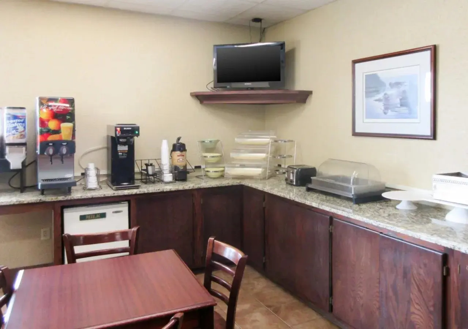 Posh Inn & Suites