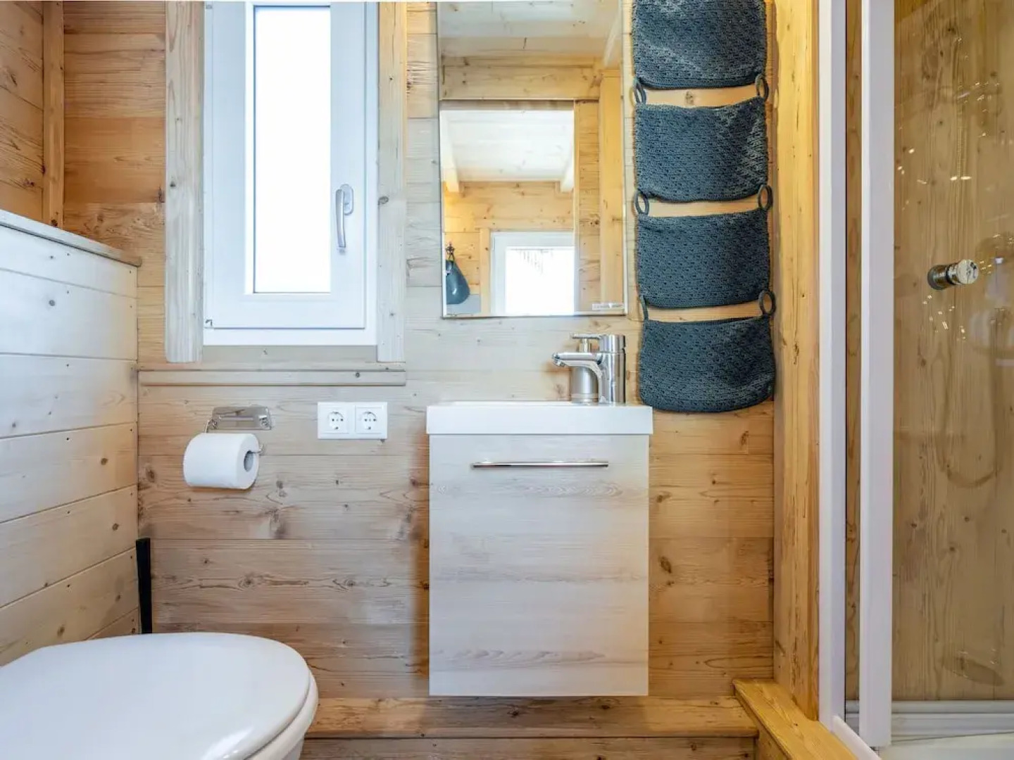 Cozy Chalet in Niedernsill near Lake