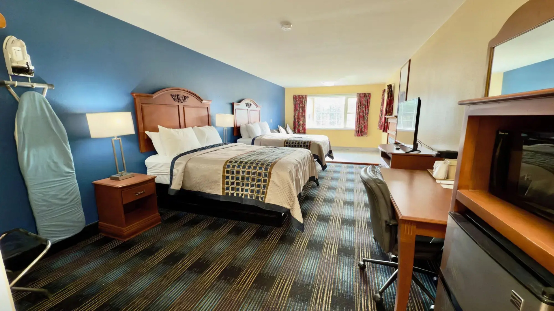 Swiss Chalets Village Inn