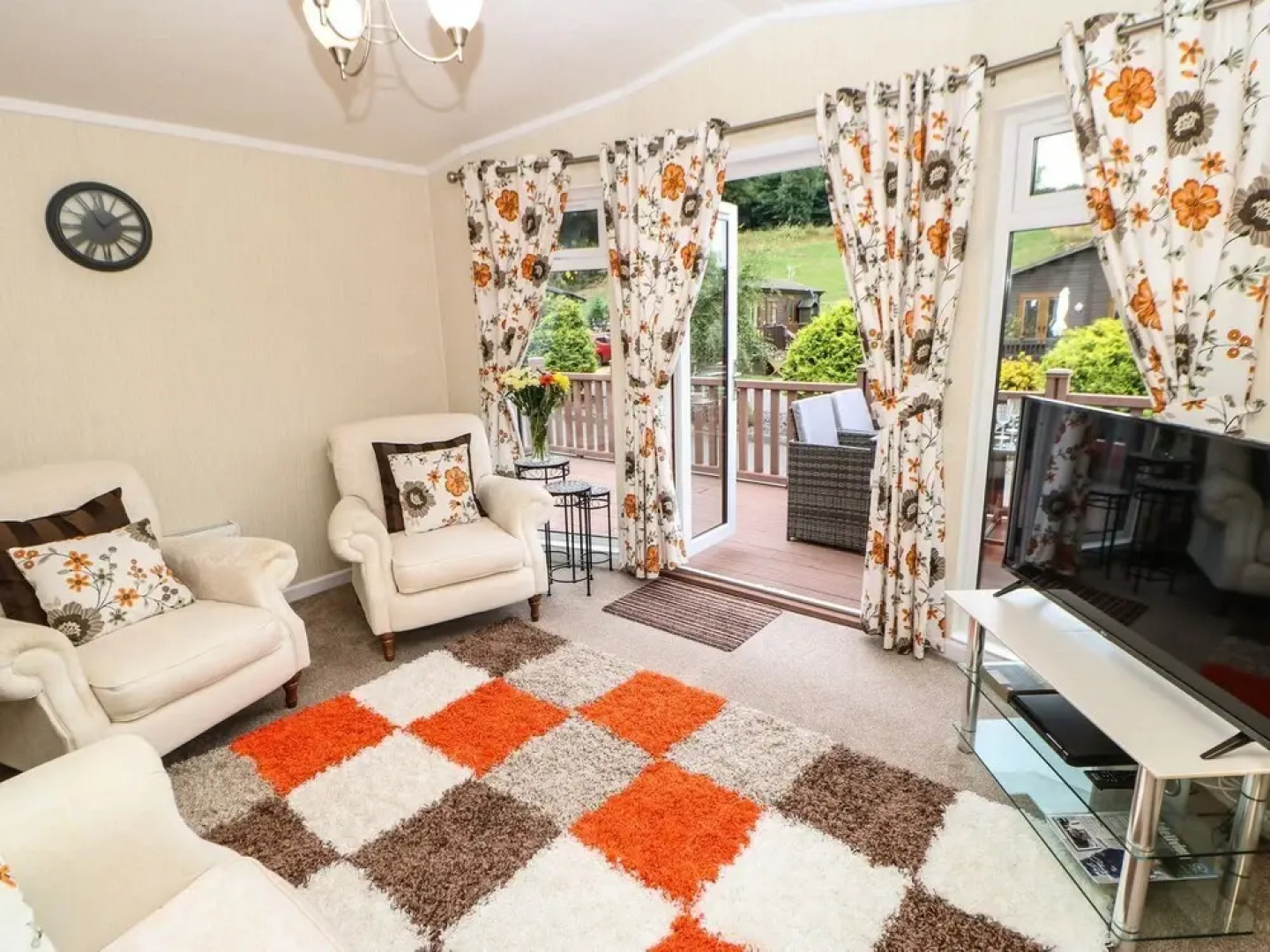 10 Poppy Lodge