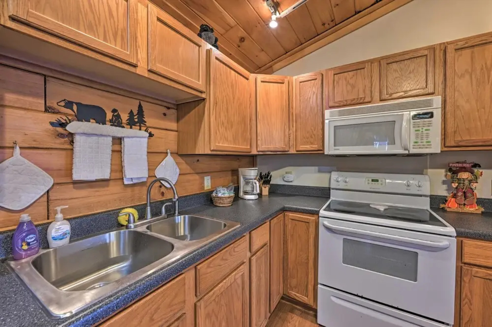 'bear Den' Cabin: Hot Tub, 4 Mi to Nantahala River