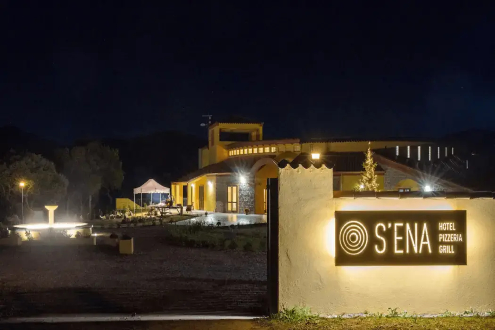 S'ena Hotel