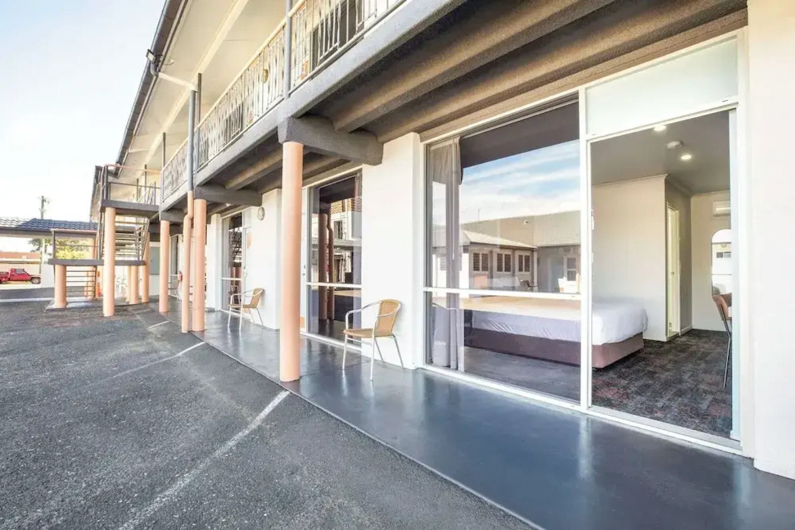 Nightcap at Horse and Jockey Hotel Warwick