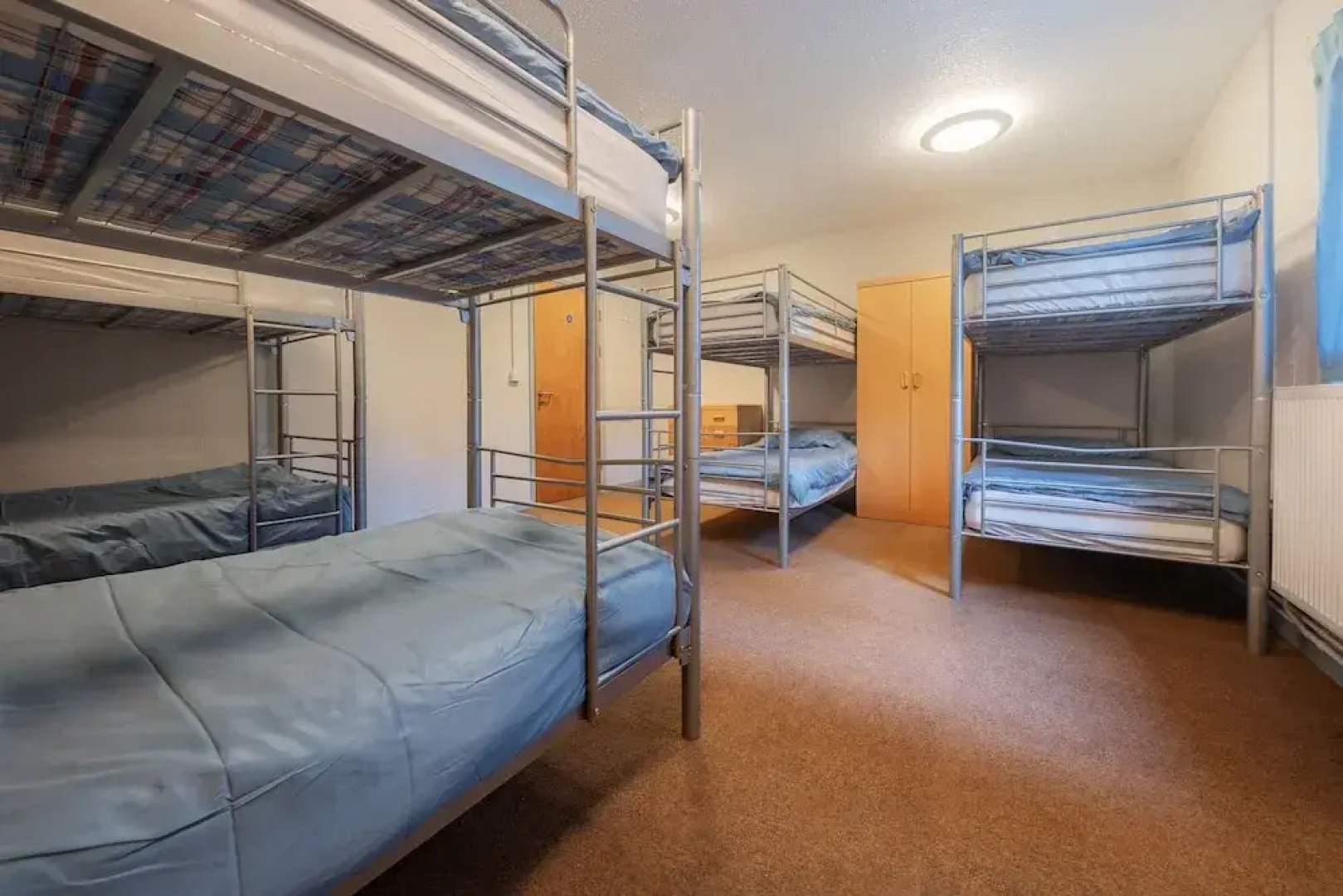 Bunkhouse/20bedroom/sleeps85/4acre/gamesroom/wifi