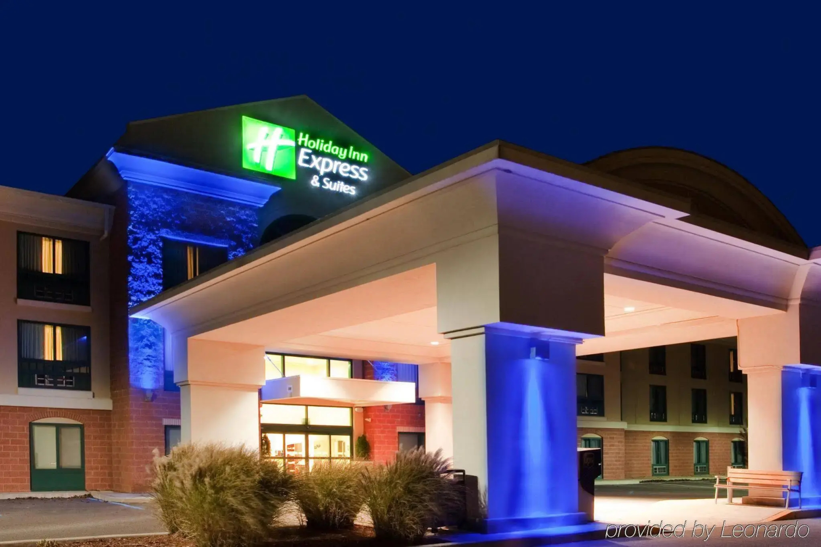 Holiday Inn Express Hotel & Suites Drums by IHG