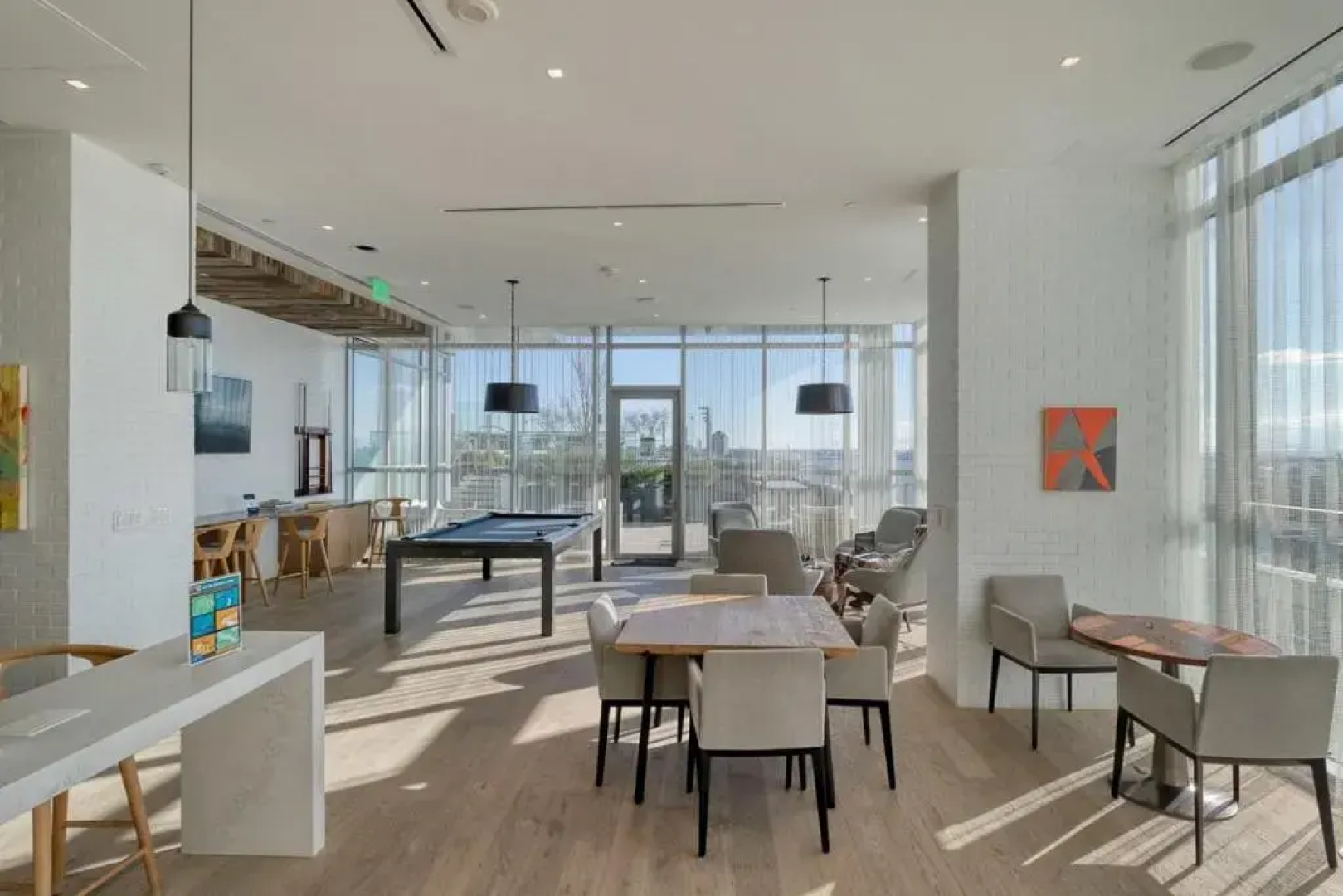 3BR Glass Suite With Gym & Pool By ENVITAE