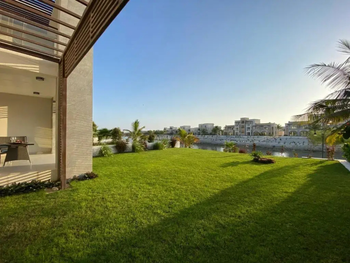 SL19 Lovely 2-bedroom apartment with gorgeous garden and south lagoons view
