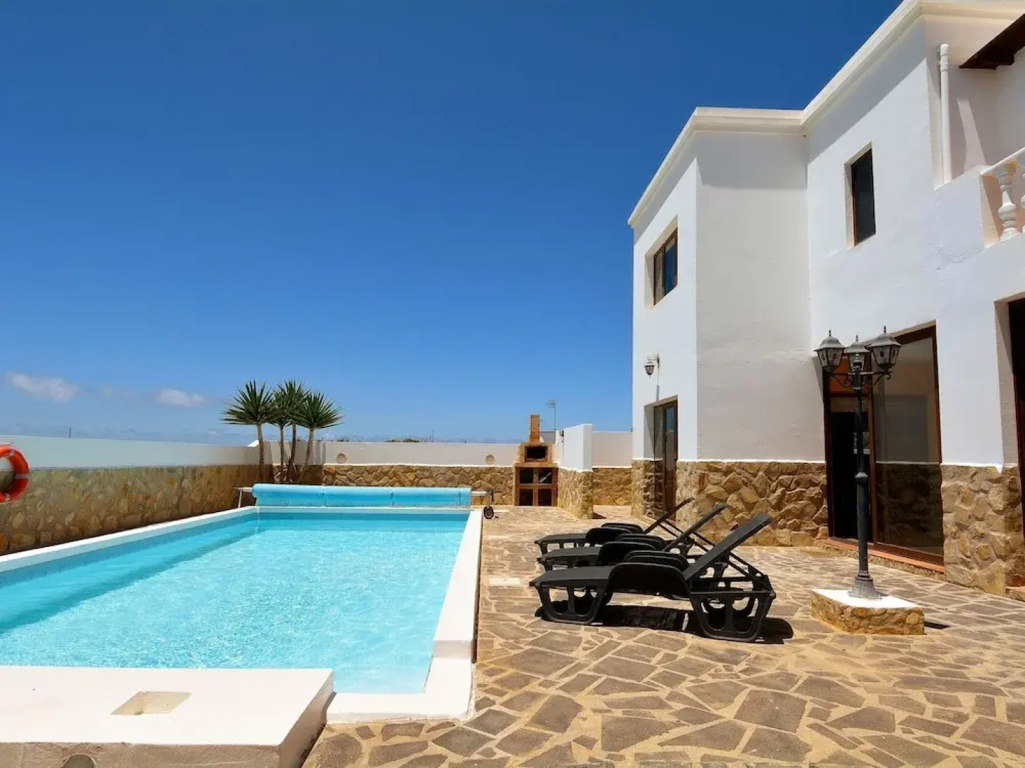 Quiet Location, Comfortable and Detached Villa With Private Pool Near Tinajo