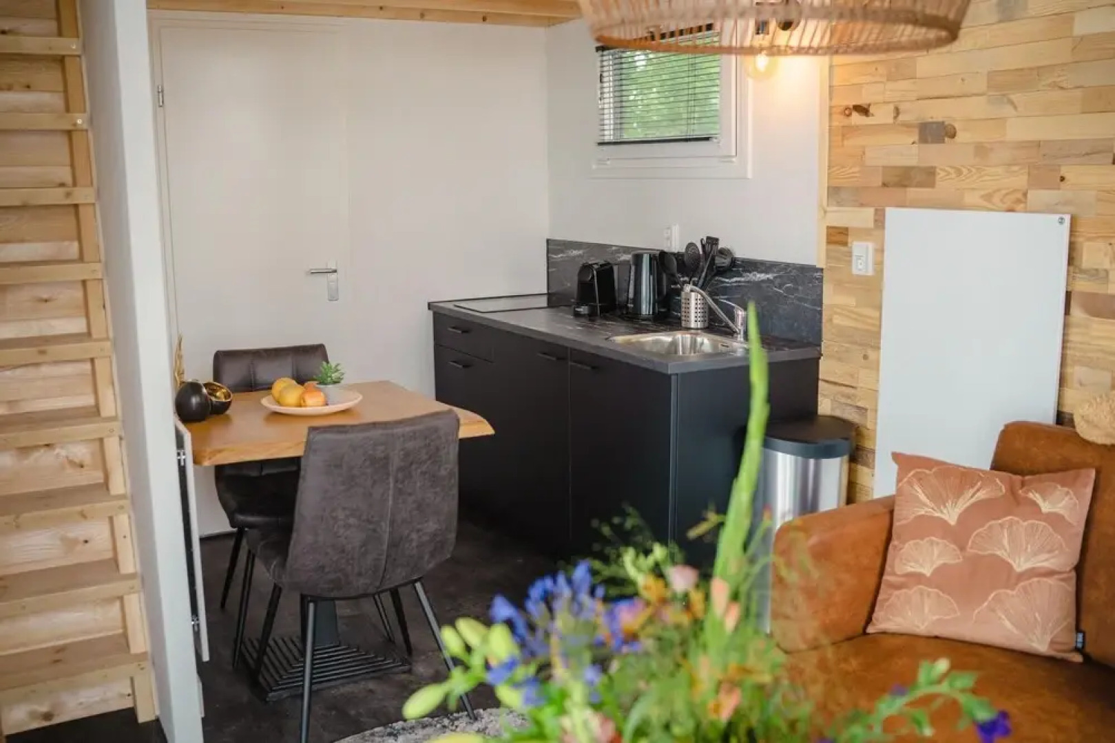 Tiny River House 2 Guest