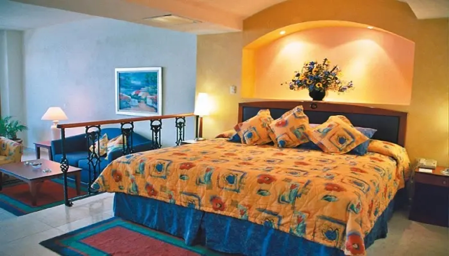 Casa Real Hotel & Suites