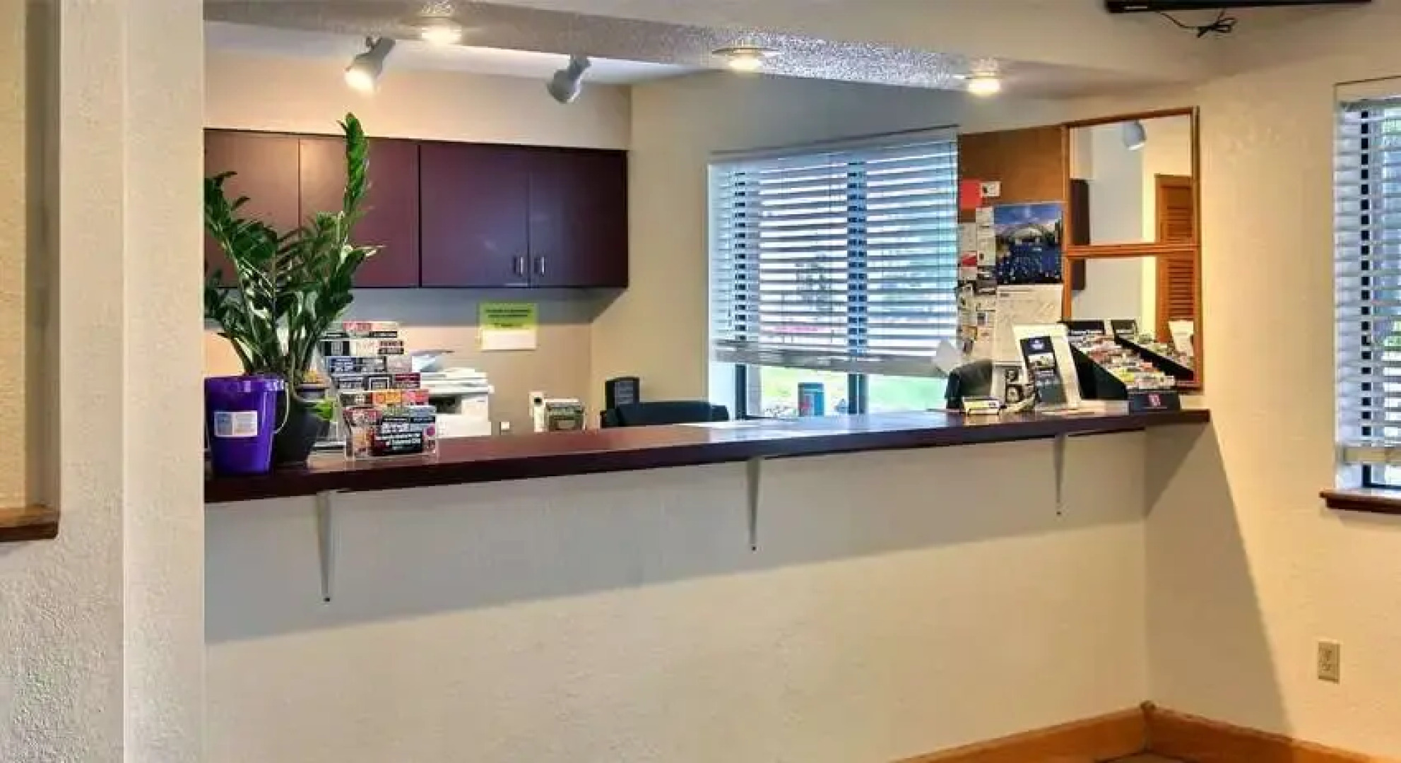 Days Inn & Suites by Wyndham Traverse City